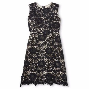 👠 Black lace dress with crochet detail